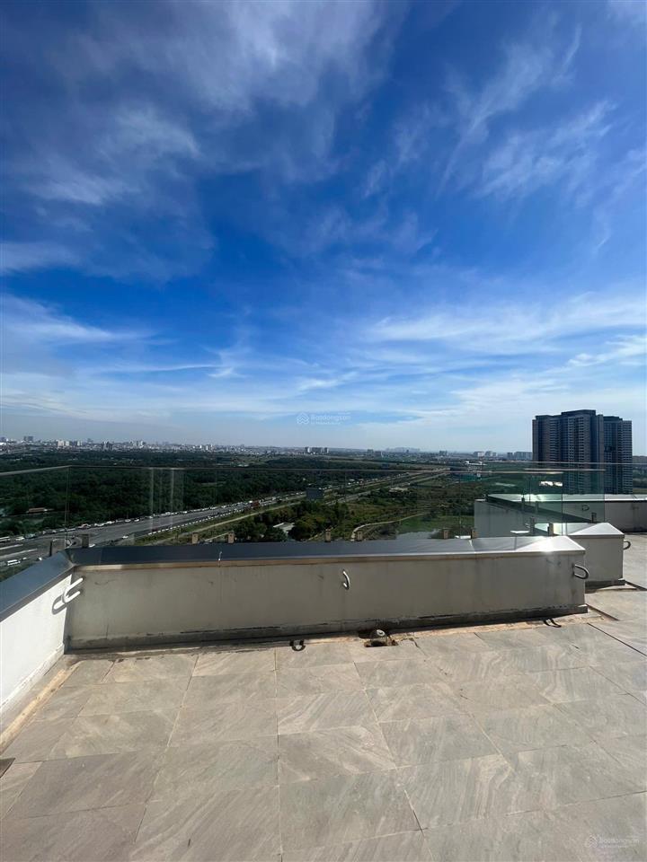 Penhouse có sân vườn riêng dt 210m2, sở hữu ngay chỉ với 17 tỷ,view 3 mặt tiền tại dlusso q2