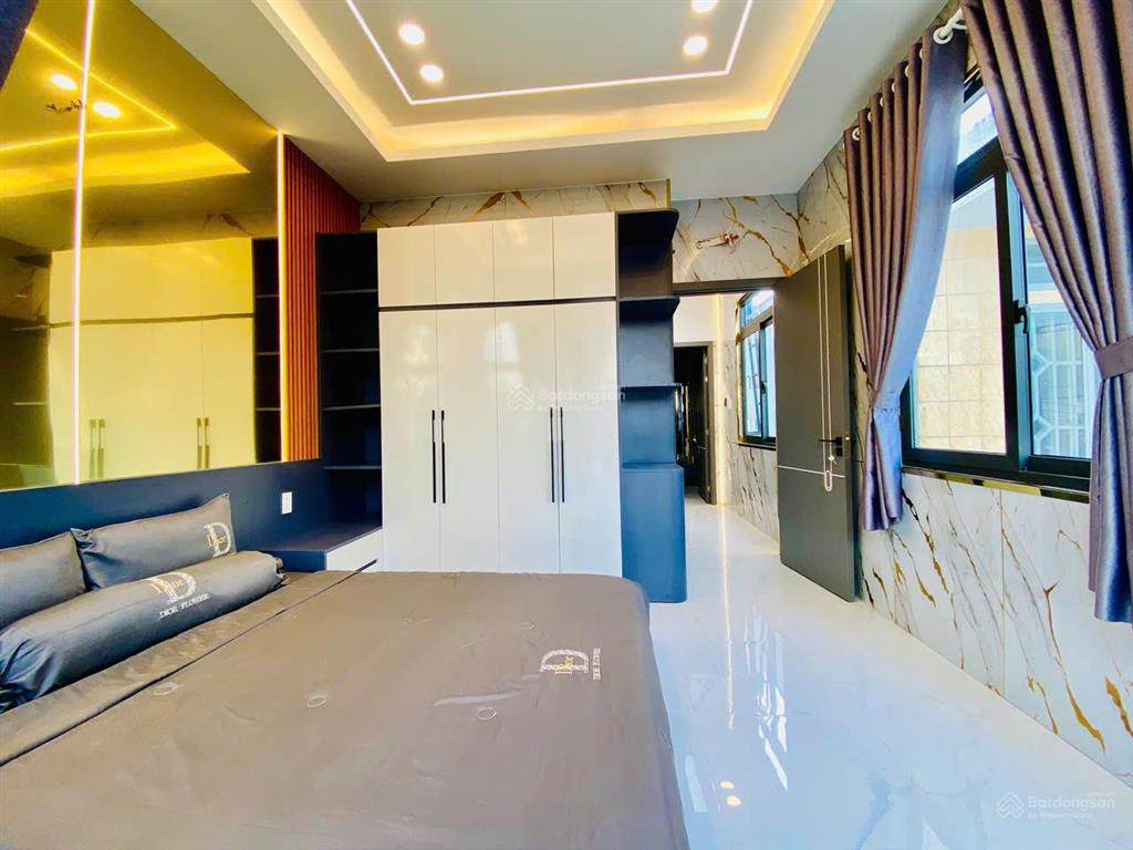 Bán nhà cộng hòa phường 13 tân bình, ngang 12m, dtcn 345m, giá 55 tỷ