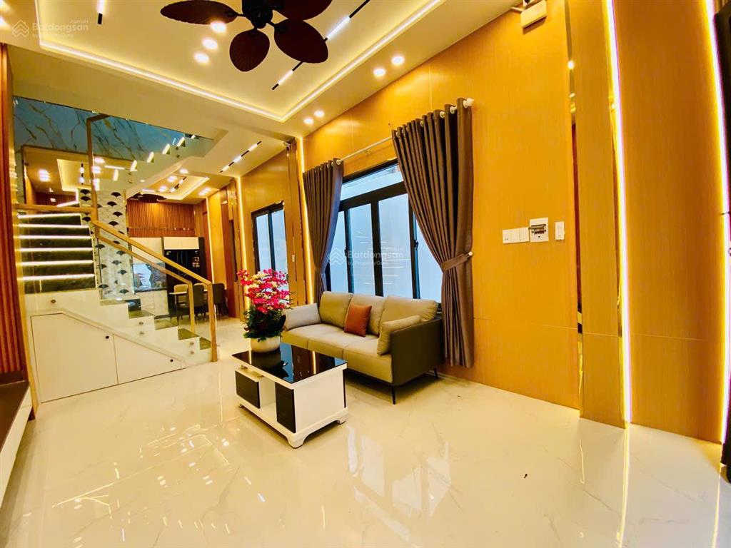 Bán nhà đường trần quốc hoàn, phường 4, tân bình. diện tích 4x15, 4 tầng, có dòng tiền 13,5 tỷ