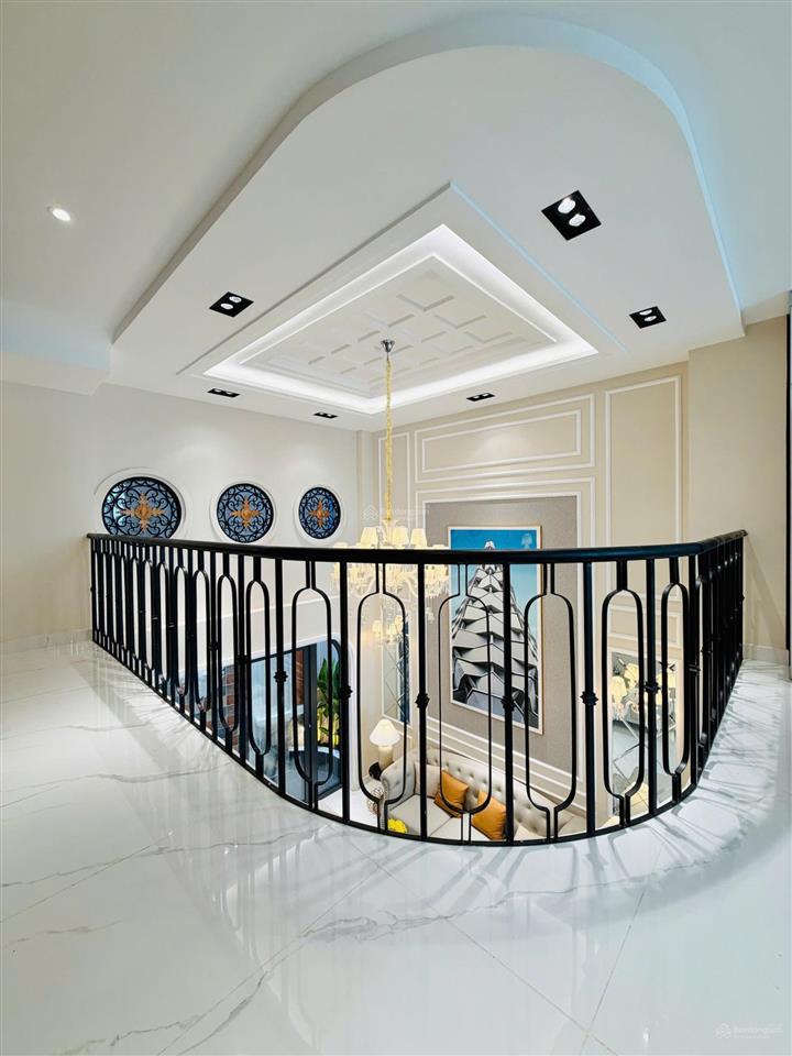 Bán gấp mặt tiền hơn 11 tỷ xíu, khu k300 4,5x22m, 5 tầng mặt tiền ngay a4 có hdt gần 40tr/tháng