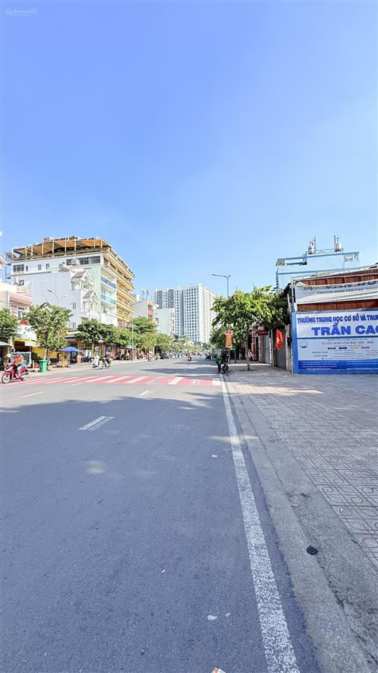 Tô hiệu gần trường trần cao vân  nhà 3 tầng hẻm 8m dt 4x14  nhỉnh 6 tỷ