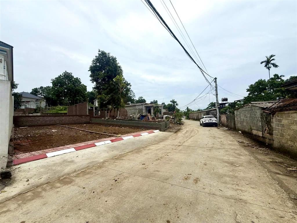 Cần tiền cho con đi du học bán nhanh mảnh đất sát hồ du lịch suối hai 100m2  837 triệu