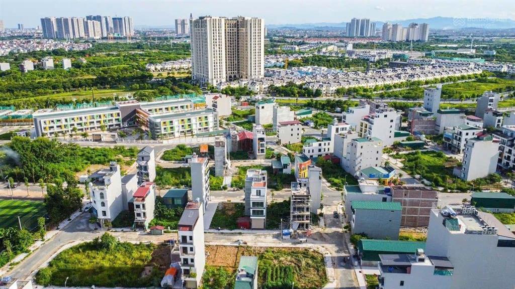 Tôi cần bán lô đất 163,4m2 đang xây nhà cao tầng mặt đường lớn kinh doanh đẳng cấp, sổ đỏ chính chủ