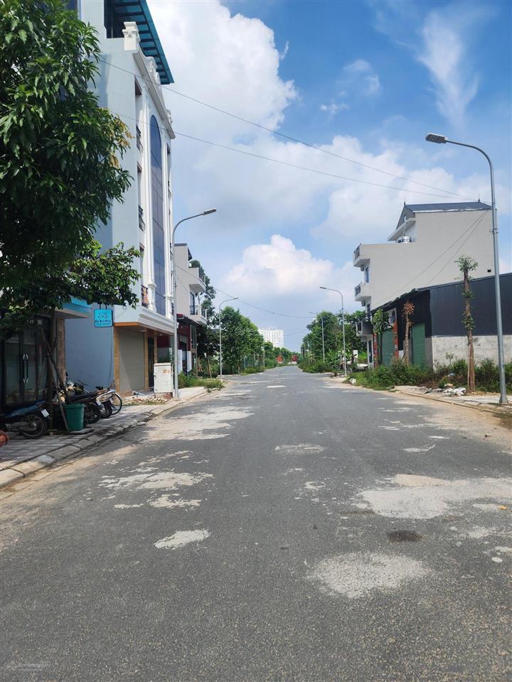 Lô đất sổ đỏ mặt đường lớn kinh doanh rộng 16m giá chỉ 235tr/1m2 gần trường gần công viên