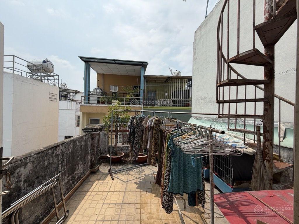 Quận 10  lô góc  đường nhật tảo vị trí đẹp  ngang 4.3m 2 hẻm thông đường bà hạt  4 tầng btct