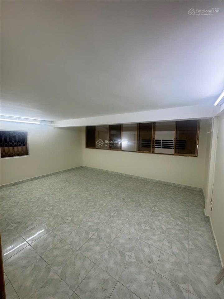 Quận 5  chung cư nguyễn tri phương  có gác  thang bộ  sát bệnh viện nguyễn tri phương