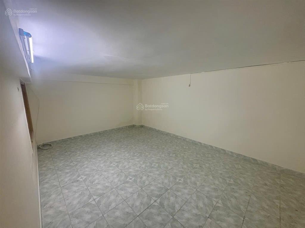 Quận 5  chung cư nguyễn tri phương  có gác  thang bộ  sát bệnh viện nguyễn tri phương