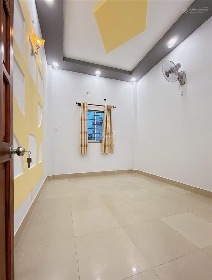 Quận 11  nhà mới xách vali vô ở hẻm 6m xe tải  ngay vòng xoay lê đại hành  3 tầng  4 pn