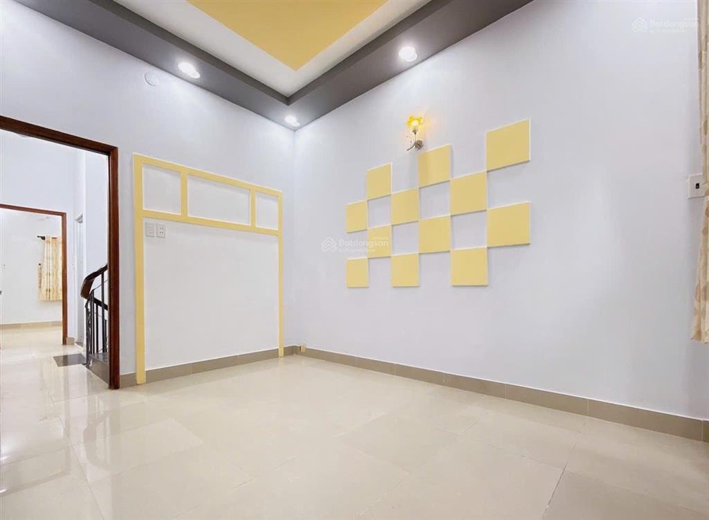 Quận 11  nhà mới xách vali vô ở hẻm 6m xe tải  ngay vòng xoay lê đại hành  3 tầng  4 pn