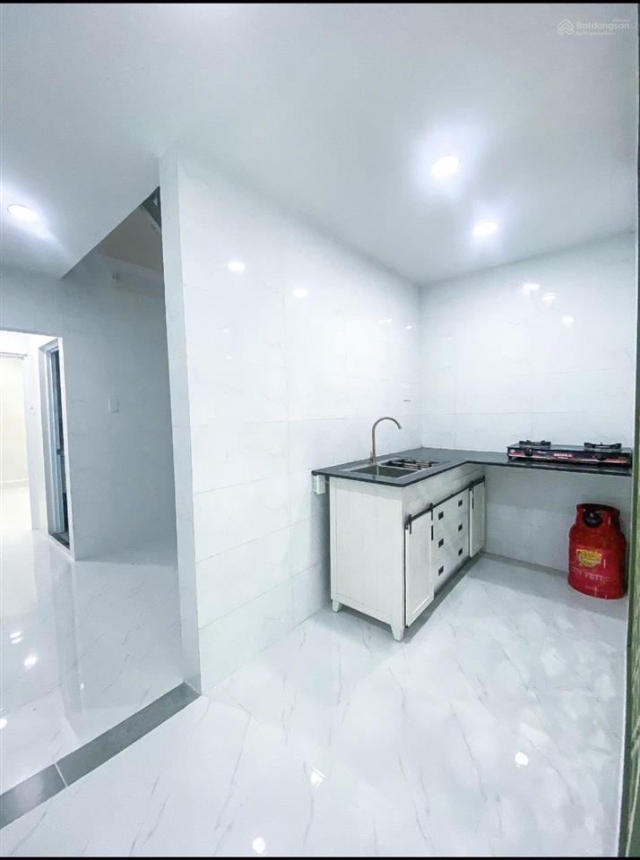 Quận 10  nhà 2 lầu dt 42m2 gần bv nhi đồng giá 5,1 tỷ vị trí đẹp, gần nguyễn duy dương bà hạt