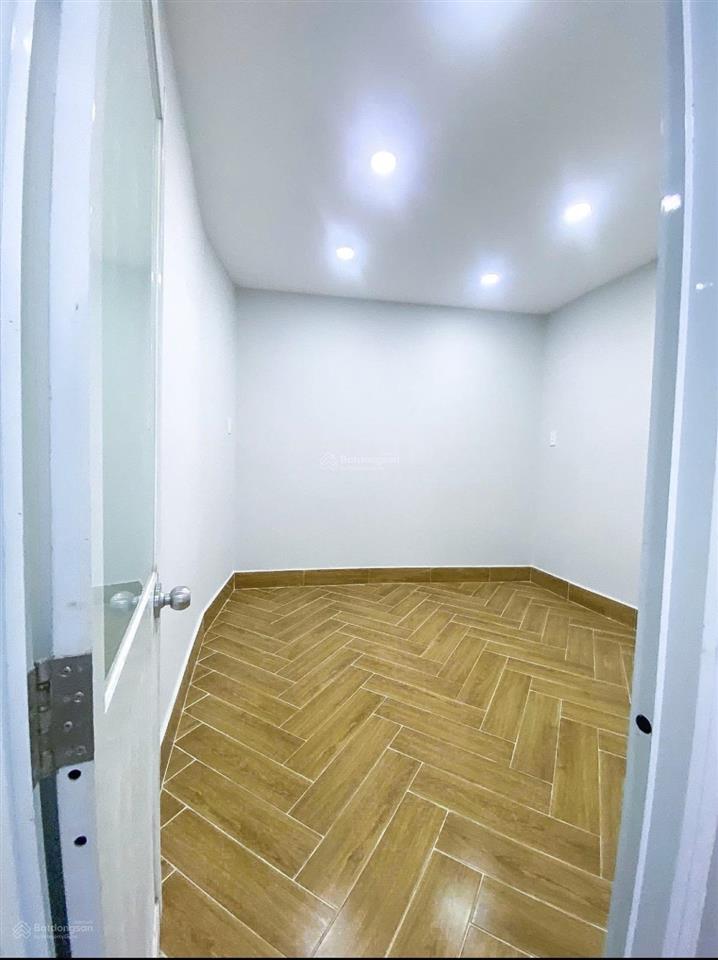 Quận 10  nhà 2 lầu dt 42m2 gần bv nhi đồng giá 5,1 tỷ vị trí đẹp, gần nguyễn duy dương bà hạt