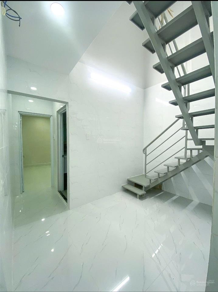 Quận 10  nhà 2 lầu dt 42m2 gần bv nhi đồng giá 5,1 tỷ vị trí đẹp, gần nguyễn duy dương bà hạt