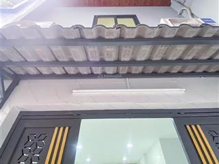 Quận 10  nhà 2 lầu dt 42m2 gần bv nhi đồng giá 5,1 tỷ vị trí đẹp, gần nguyễn duy dương bà hạt