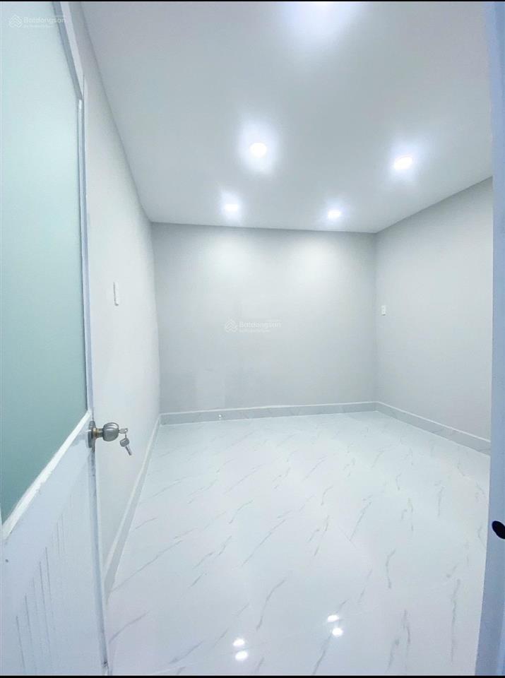 Quận 10  nhà 2 lầu dt 42m2 gần bv nhi đồng giá 5,1 tỷ vị trí đẹp, gần nguyễn duy dương bà hạt