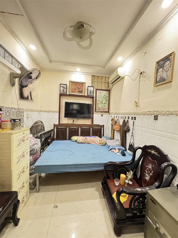Chị loan, được con bảo lãnh đi định cư cần bán gấp.
quận 10  hẻm xe hơi thông  đường thành thái