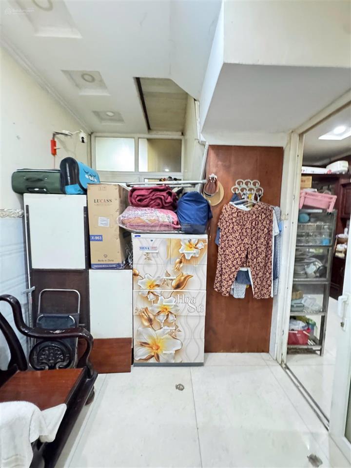 Chị loan, được con bảo lãnh đi định cư cần bán gấp.
quận 10  hẻm xe hơi thông  đường thành thái
