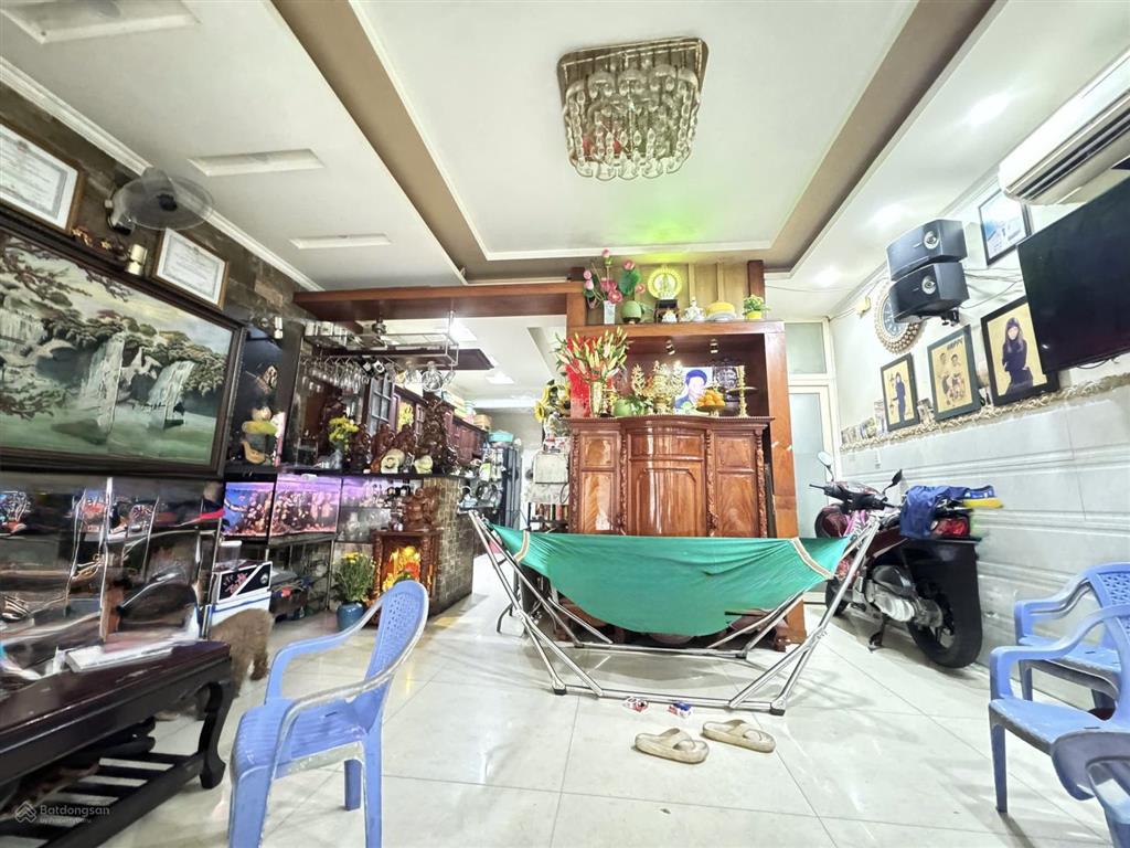 Chị loan, được con bảo lãnh đi định cư cần bán gấp.
quận 10  hẻm xe hơi thông  đường thành thái