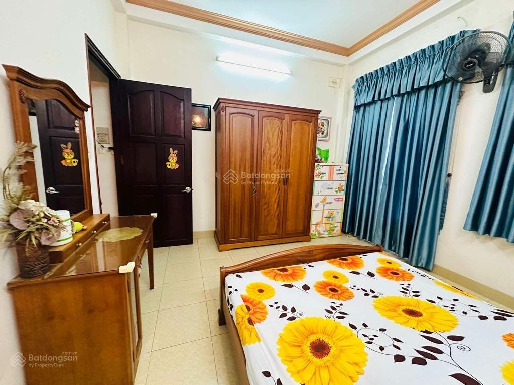 Bán nhà đường tô hiến thành quận 10  dt 43 m2  giá 13tỷ5 hẻm xe hơi vào tận nhà, hẻm rộng 5
