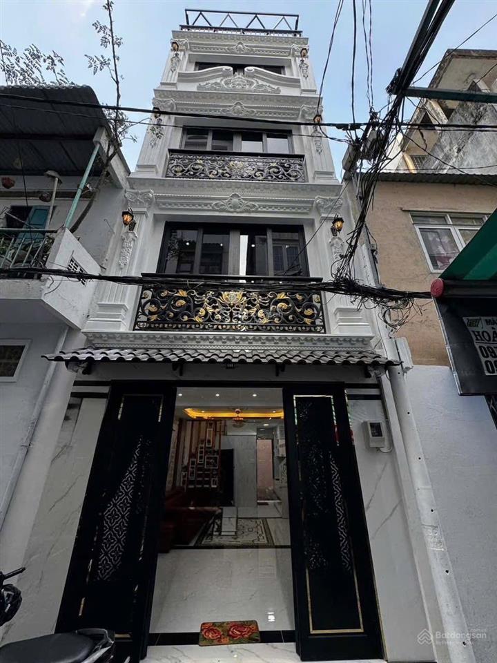 Nhà đẹp quận 3  hẻm xe hơi  full nội thất cao cấp  chỉ việc vào ở  không lộ giới  giảm còn 9ty