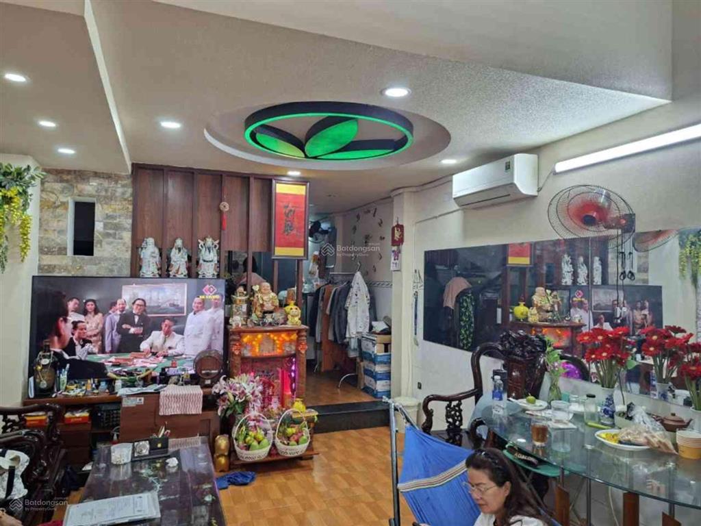 Đường âu cơ  ngay vòng xoay lê đại hành quận 11  nhà 5 tầng hẻm ô tô  cách 50m ra mặt tiền