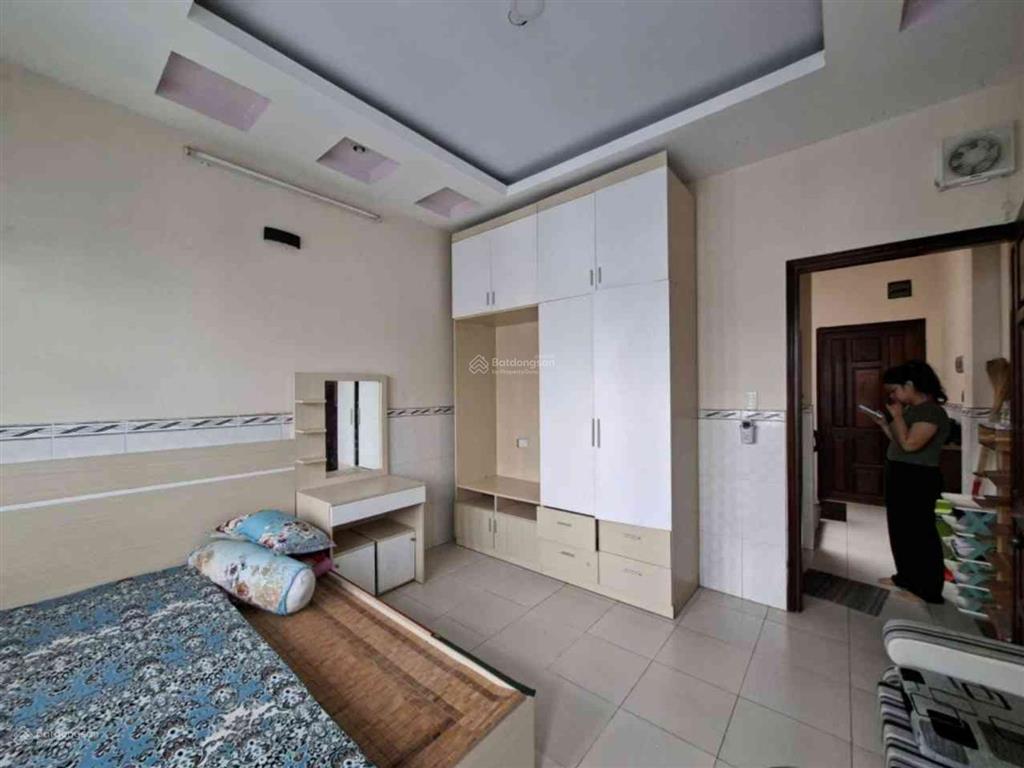 Đường âu cơ  ngay vòng xoay lê đại hành quận 11  nhà 5 tầng hẻm ô tô  cách 50m ra mặt tiền