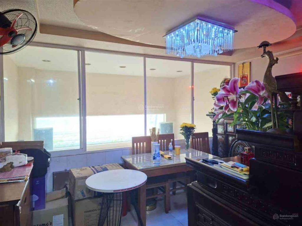 Đường âu cơ  ngay vòng xoay lê đại hành quận 11  nhà 5 tầng hẻm ô tô  cách 50m ra mặt tiền