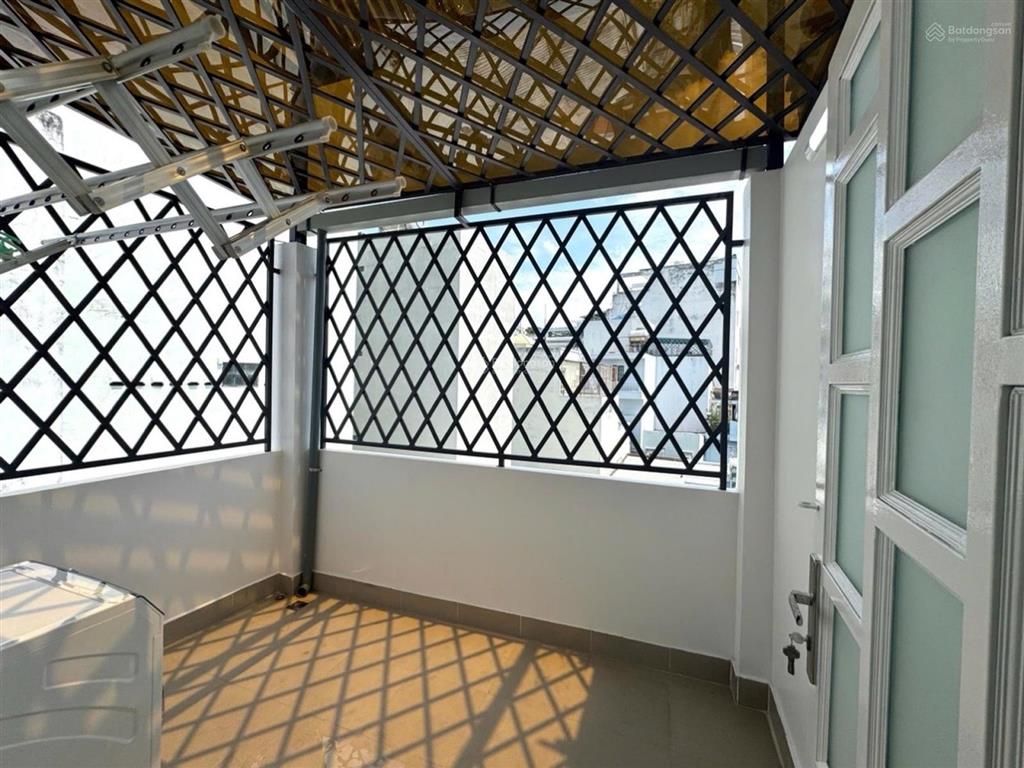 Nhà đẹp  hẻm xe hơi đường lê hồng phong  quận 10  vào ở ngay