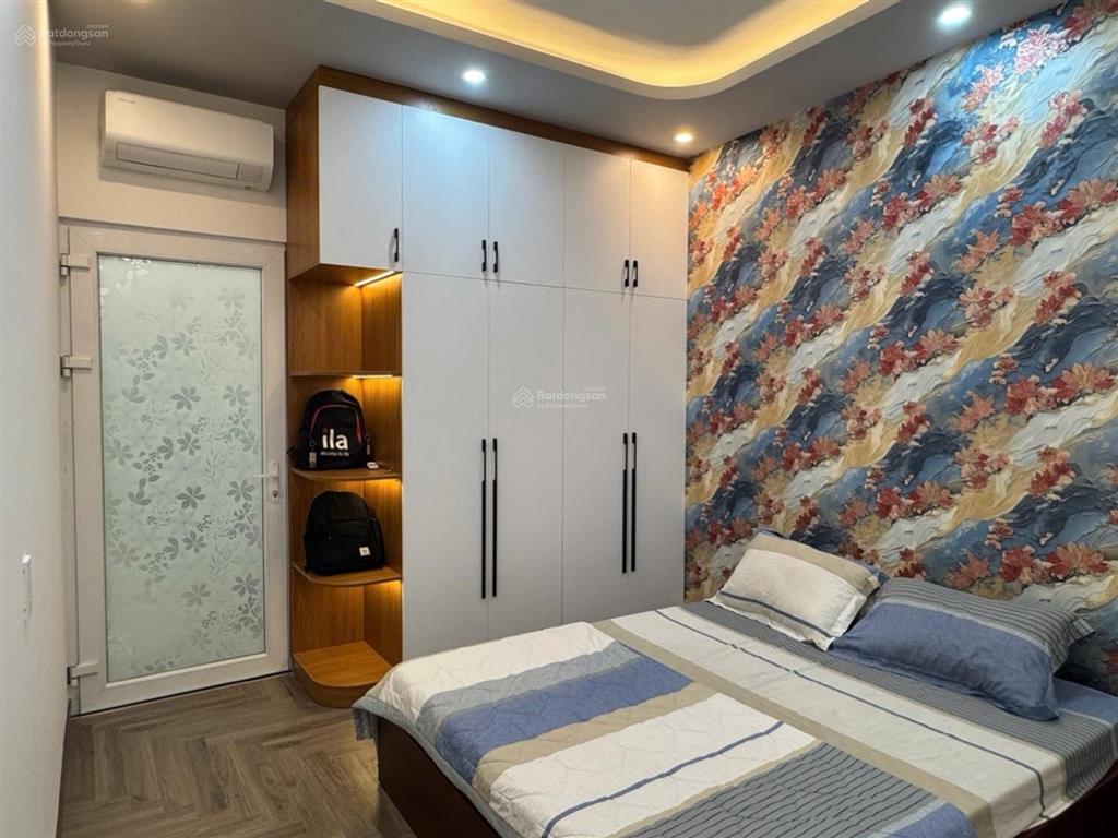 Nhà đẹp  hẻm xe hơi đường lê hồng phong  quận 10  vào ở ngay