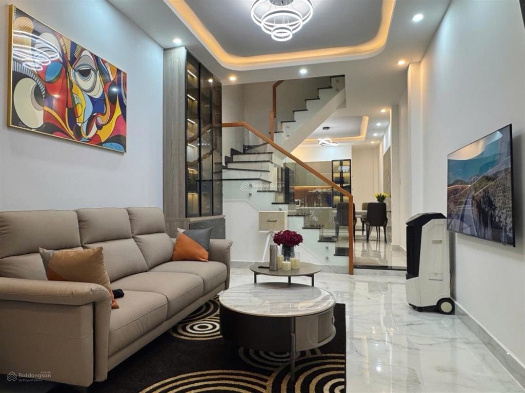 Nhà đẹp  hẻm xe hơi đường lê hồng phong  quận 10  vào ở ngay