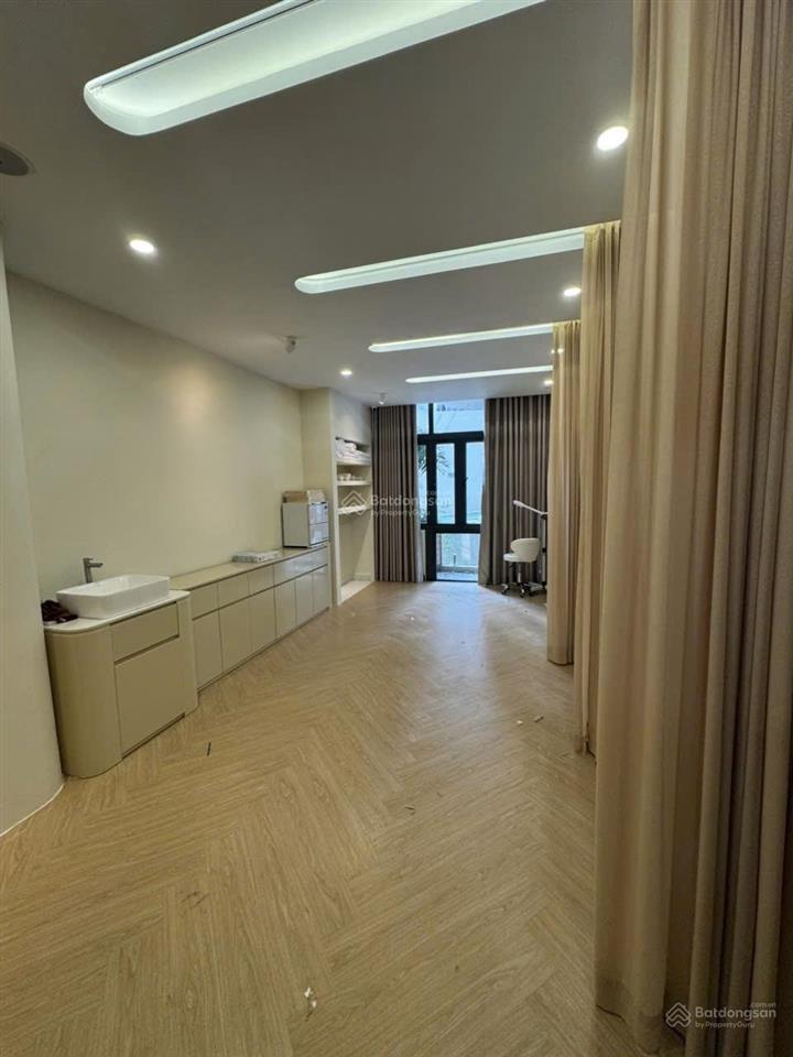 Bán nhà đường 3 tháng 2 quận 10  ngay vincom 3 tháng 2  hà đô centrosa  13 tỷ5