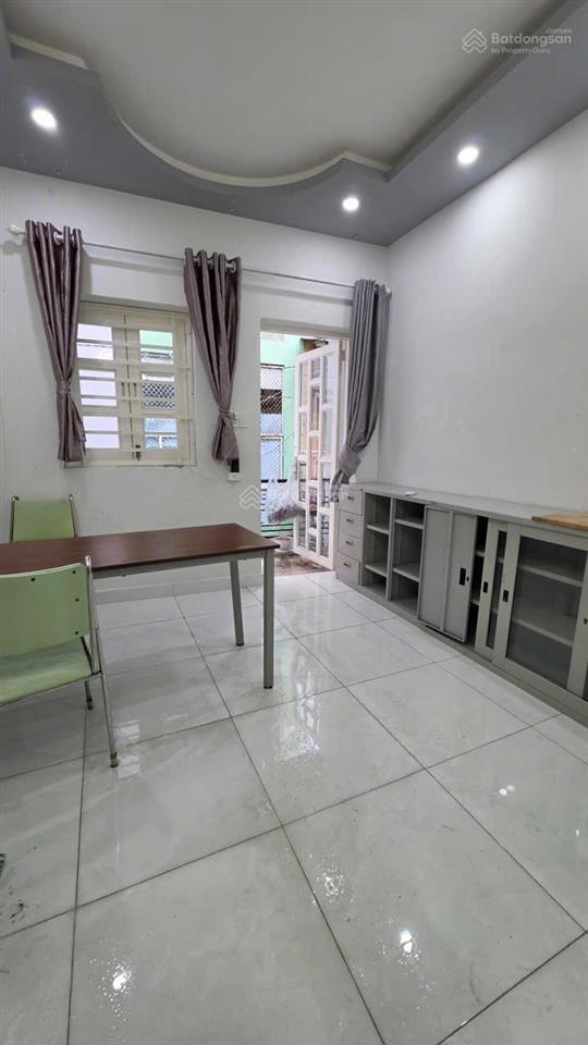 Cho thuê nguyên căn hẻm phường vườn lài quận 10  ngay bệnh viện hòa hảo  17tr/tháng nhà nguy