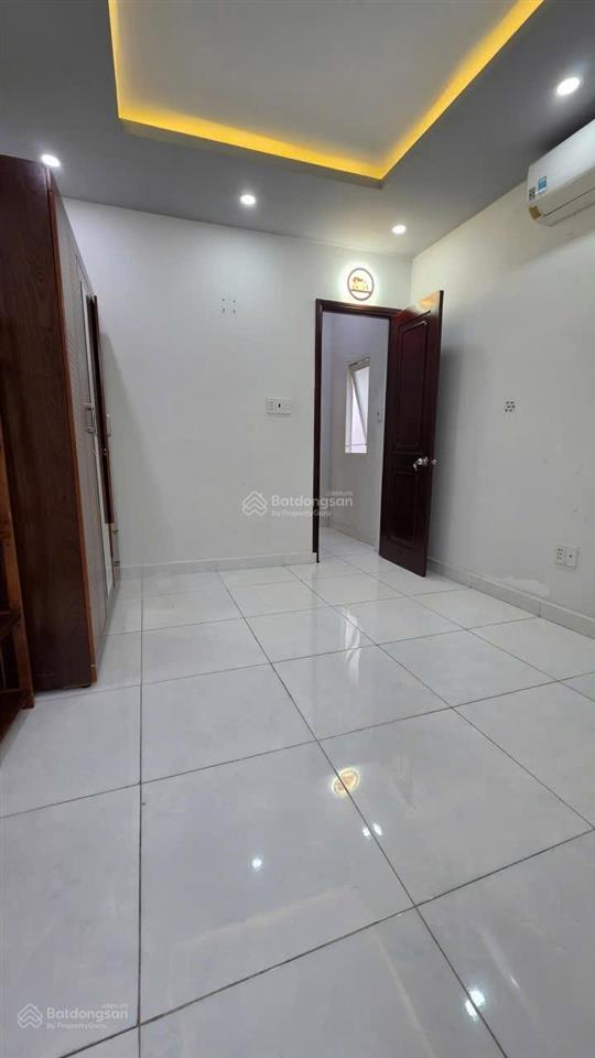 Cho thuê nguyên căn hẻm phường vườn lài quận 10  ngay bệnh viện hòa hảo  17tr/tháng nhà nguy