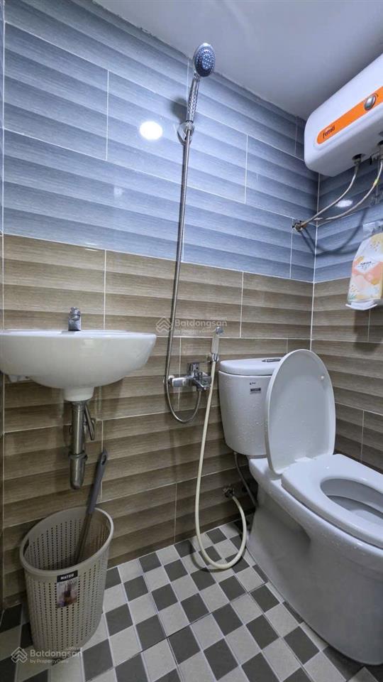 Cho thuê nguyên căn hẻm phường vườn lài quận 10  ngay bệnh viện hòa hảo  17tr/tháng nhà nguy