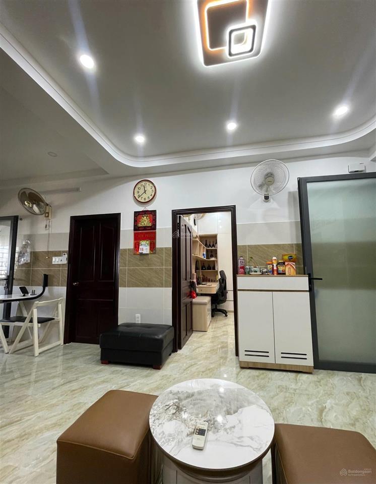 Bán căn hộ 62 bà hom quận 6  dt 60m2  2pn  2wc  giếng trời thoáng mát full nội thất  giá 3tỷ5