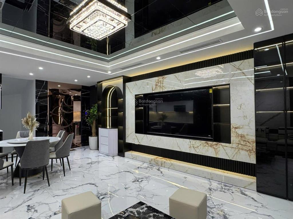 Siêu phẩm! phân lô hoàng cầu, ngõ thông rộng 6m, vỉa hè 2m5, kd cực đỉnh, thang máy. 65m2.7tầng