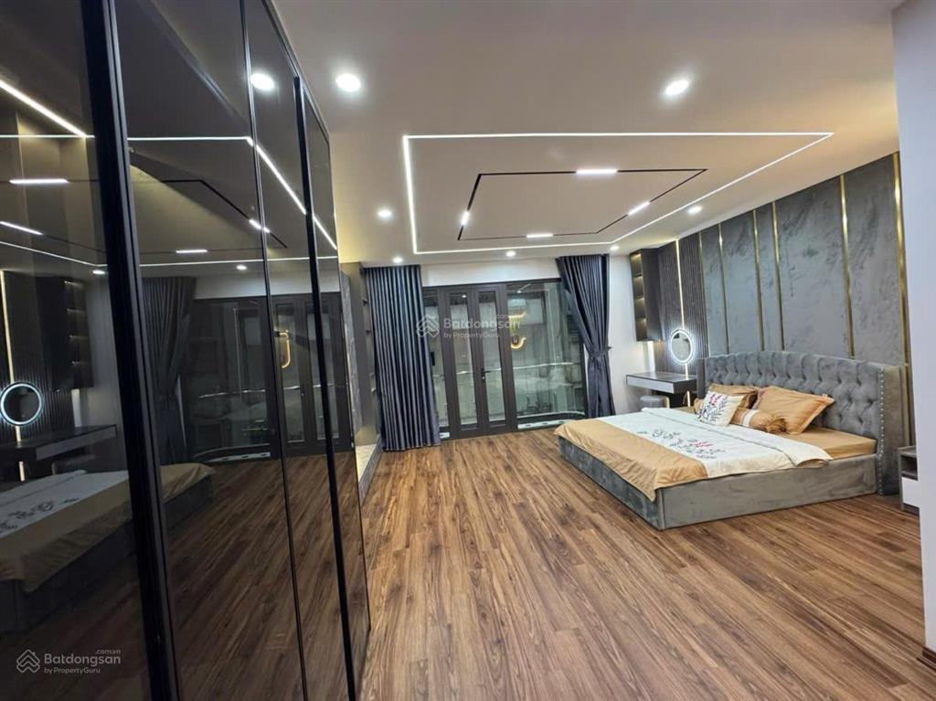 Siêu phẩm! phân lô hoàng cầu, ngõ thông rộng 6m, vỉa hè 2m5, kd cực đỉnh, thang máy. 65m2.7tầng