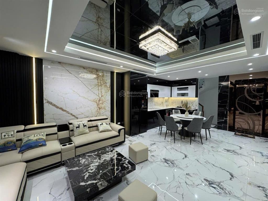Siêu phẩm! phân lô hoàng cầu, ngõ thông rộng 6m, vỉa hè 2m5, kd cực đỉnh, thang máy. 65m2.7tầng