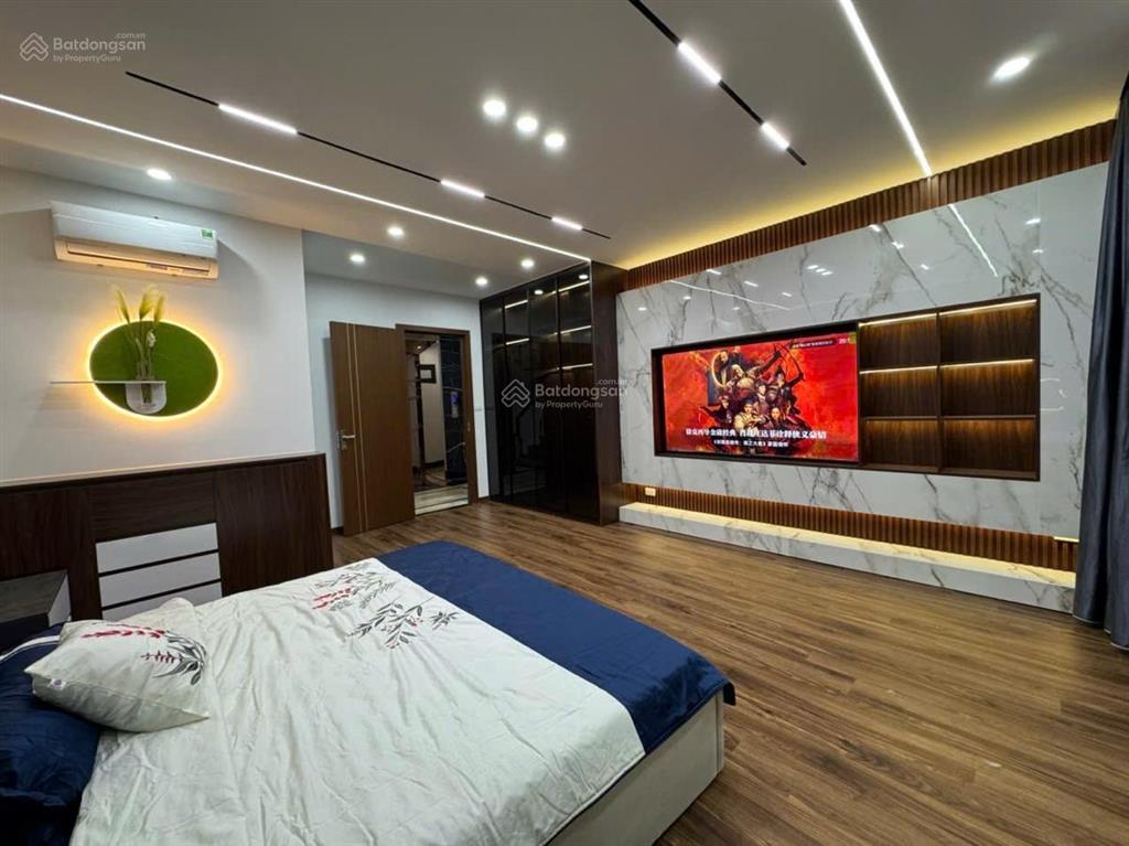 Siêu phẩm! phân lô hoàng cầu, ngõ thông rộng 6m, vỉa hè 2m5, kd cực đỉnh, thang máy. 65m2.7tầng