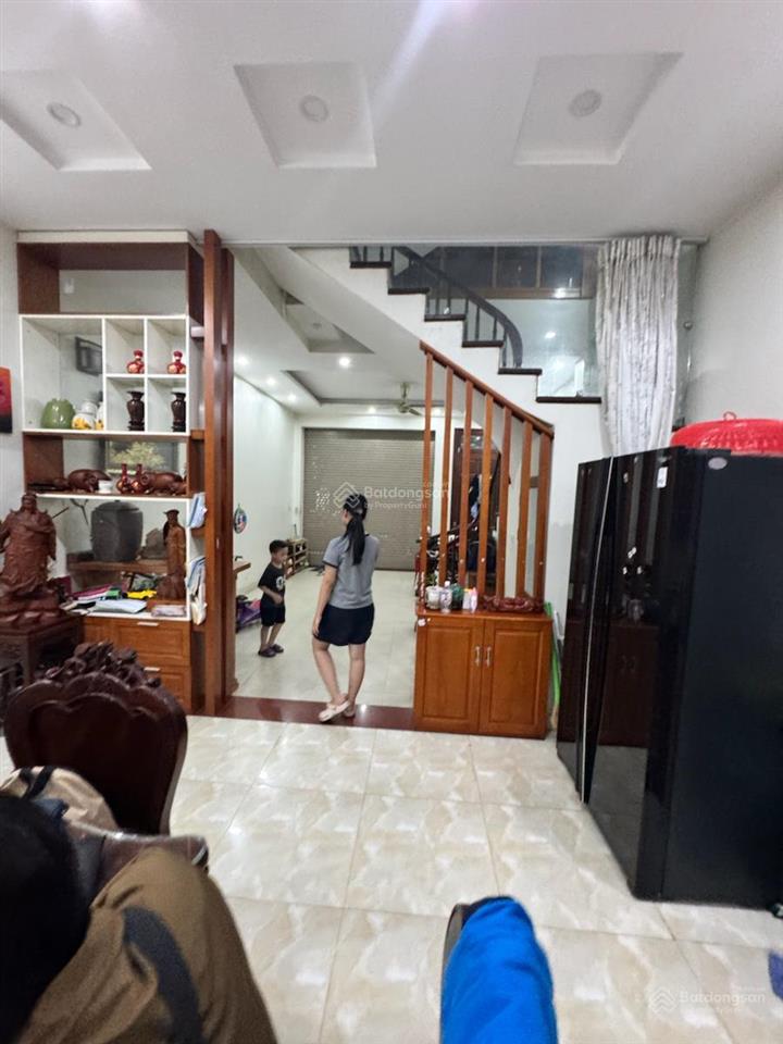 Nguyên hồng. phân lô, 2 ô tô tránh, vỉa hè kinh doanh, dân xây, kcbt, full nt mặt tiền rộng, 75m2*5