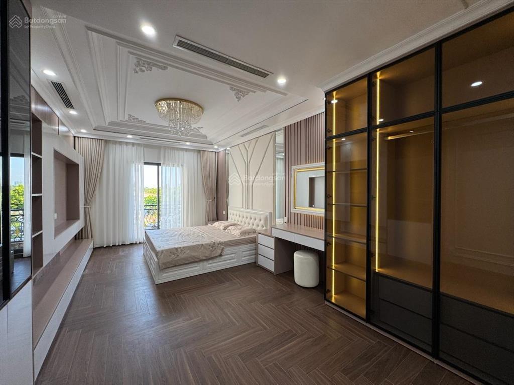 Lô góc nguyễn chí thanh 65m2, mt gần 5m, vỉa hè rộng kd, ngõ phân lô thông, 2 ô tô tránh, thang máy