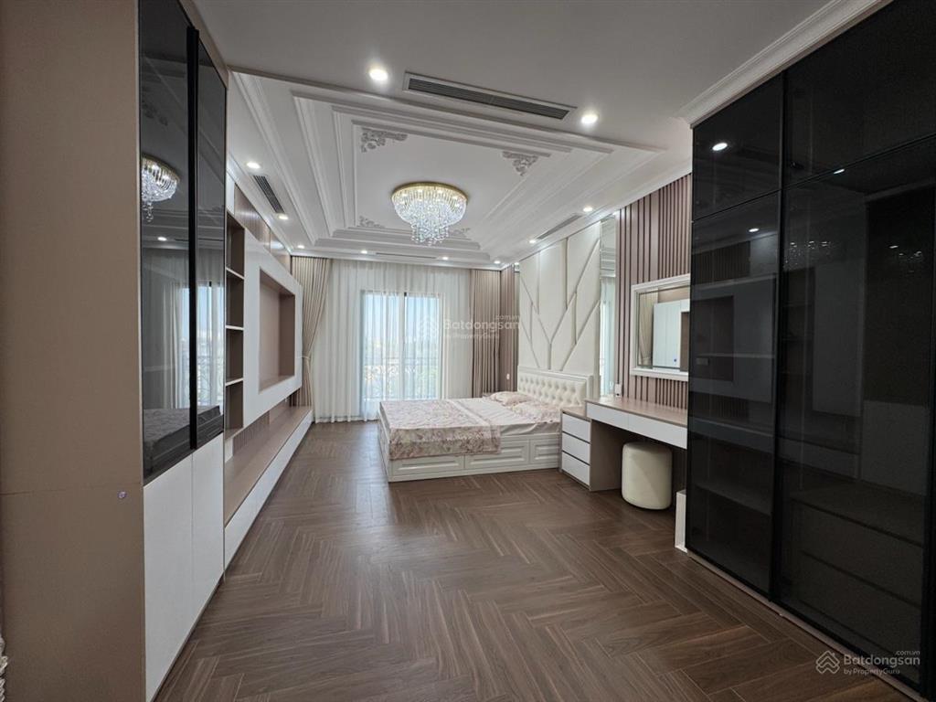 Lô góc nguyễn chí thanh 65m2, mt gần 5m, vỉa hè rộng kd, ngõ phân lô thông, 2 ô tô tránh, thang máy