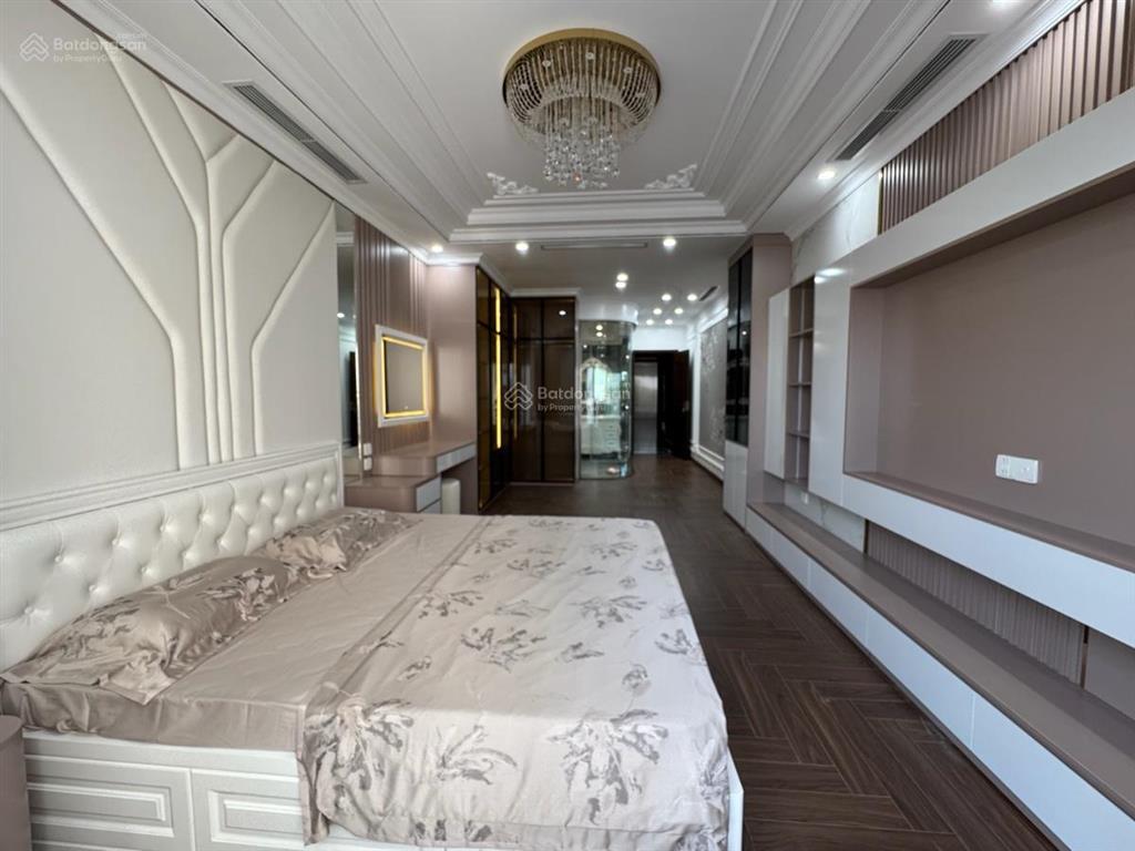 Lô góc nguyễn chí thanh 65m2, mt gần 5m, vỉa hè rộng kd, ngõ phân lô thông, 2 ô tô tránh, thang máy