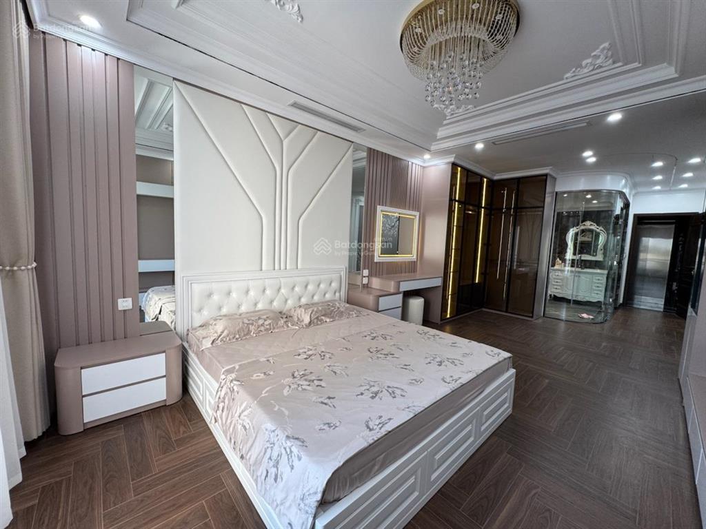 Lô góc nguyễn chí thanh 65m2, mt gần 5m, vỉa hè rộng kd, ngõ phân lô thông, 2 ô tô tránh, thang máy