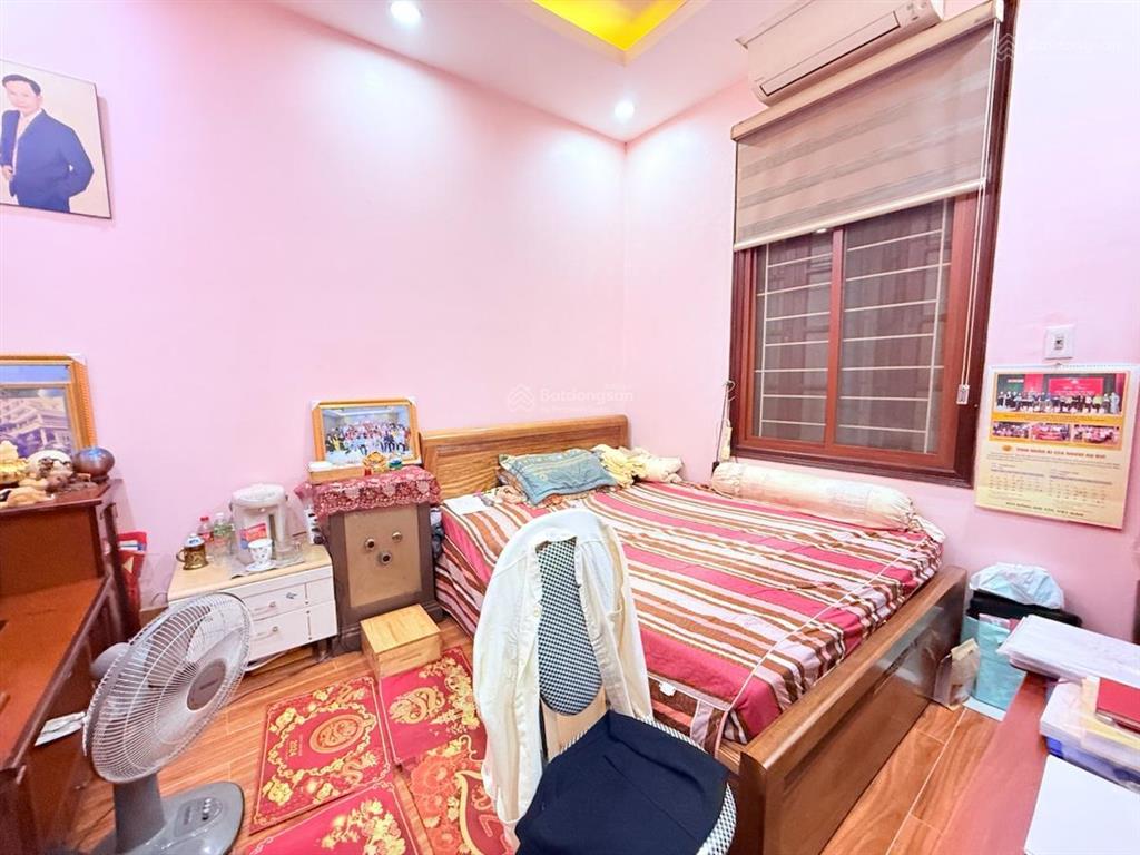 Huỳnh thúc kháng 70m*4t, vỉa hè rộng, ô tô tránh đỗ ngày đêm, 2 mặt thoáng, nhà đẹp đang cho thuê.