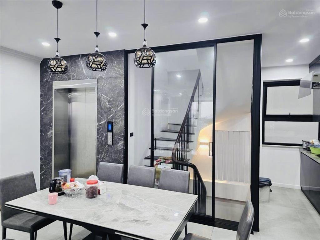 Phân lô nguyên hồng 66m, 7t, xây mới, thang máy, vỉa hè rộng kd, 2 ô tô tránh, 50m ra mặt phố.