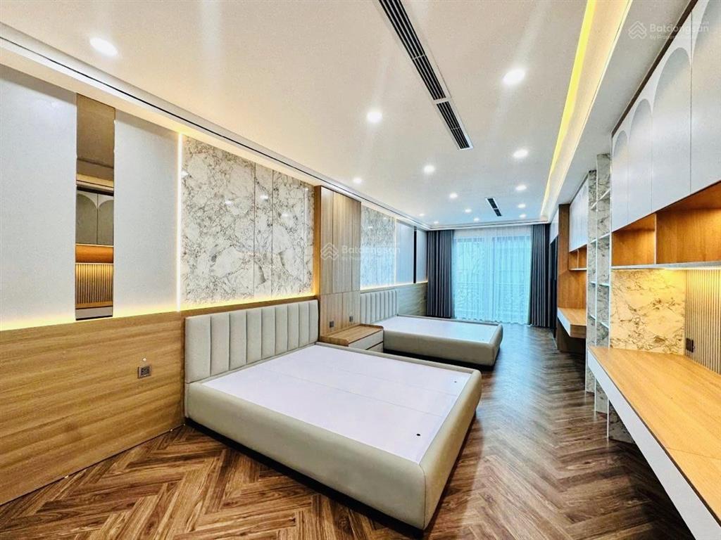 Nguyễn chí thanh nhà lô góc, ngõ phân lô, ô tô tránh, vỉa hè, tiện kinh doanh, 65m*6t, thang máy