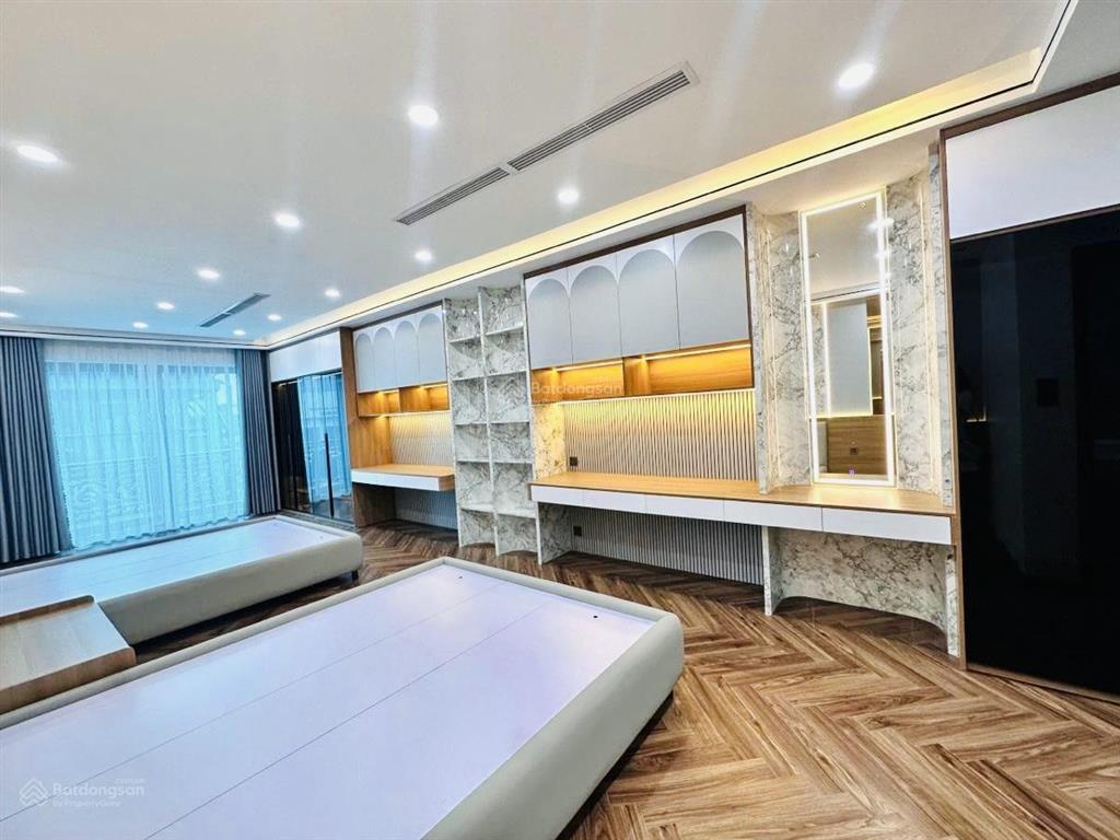 Nguyễn chí thanh nhà lô góc, ngõ phân lô, ô tô tránh, vỉa hè, tiện kinh doanh, 65m*6t, thang máy