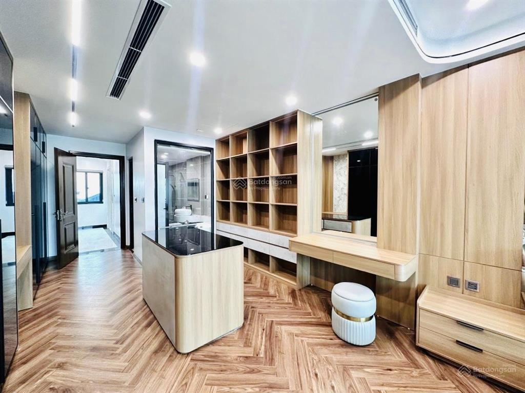 Nguyễn chí thanh nhà lô góc, ngõ phân lô, ô tô tránh, vỉa hè, tiện kinh doanh, 65m*6t, thang máy