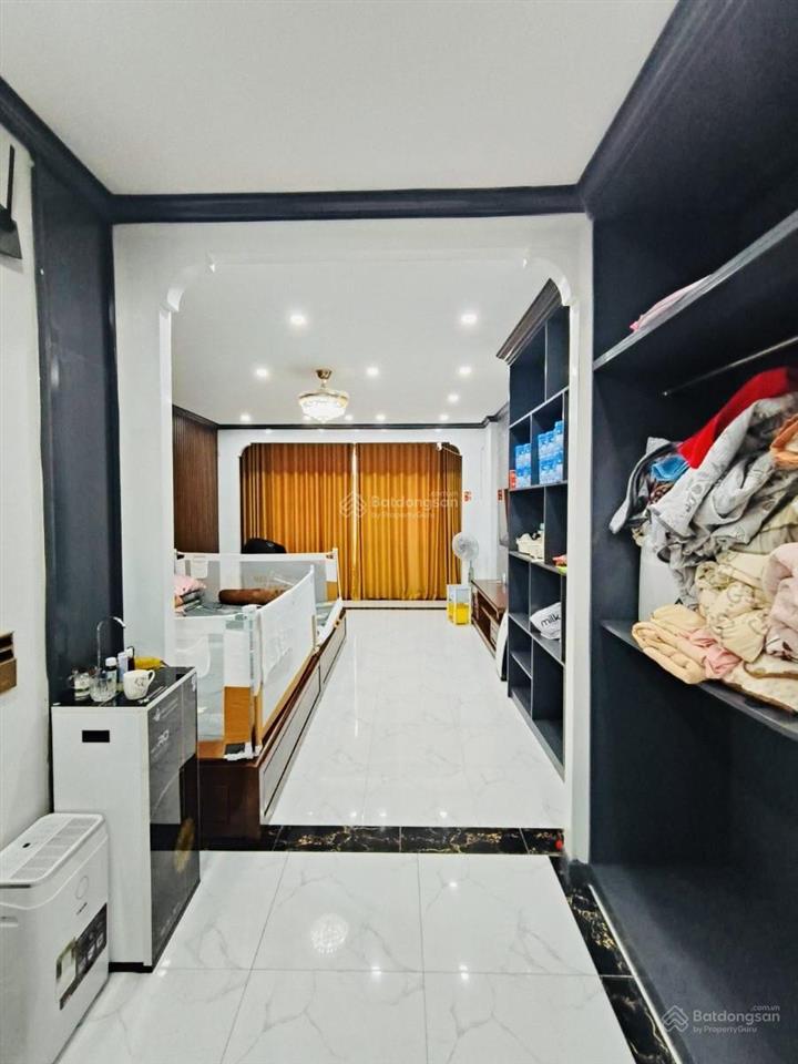 Phân lô hoàng cầu. ngõ thông, 2 ô tô tránh, vỉa hè kd. 50m ra mặt phố. nhà mới, thoáng, gara, 70m2
