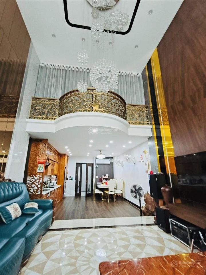 Phân lô hoàng cầu. ngõ thông, 2 ô tô tránh, vỉa hè kd. 50m ra mặt phố. nhà mới, thoáng, gara, 70m2
